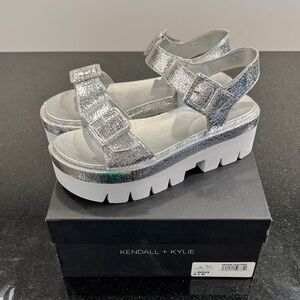 Kendall & Kylie Women’s Metallic Silver Platform Sandals 8.5